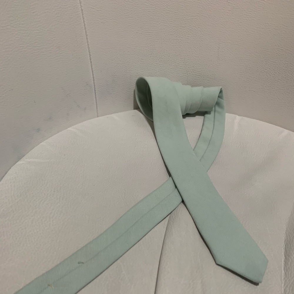 Men’s slim neck tie